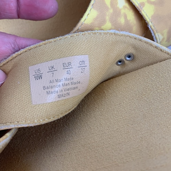 Ryka yellow/gold summer sandals - Picture 4 of 6